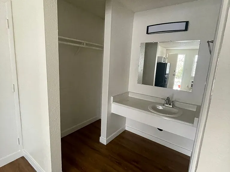 555 N Stewart St — Photo 5