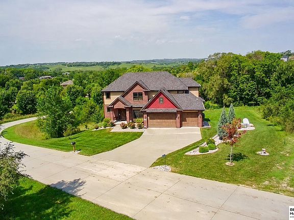 3rd image of 5705 Glen Oaks Dr
