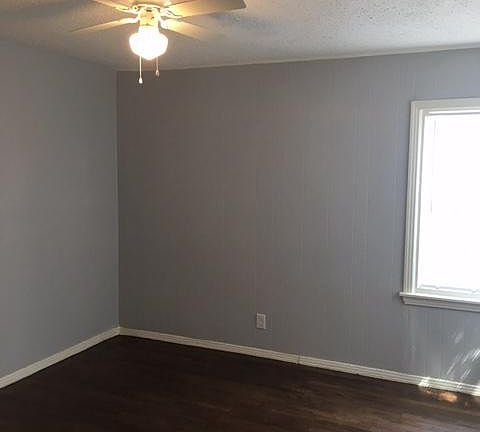 5th image of 104 E Ave E