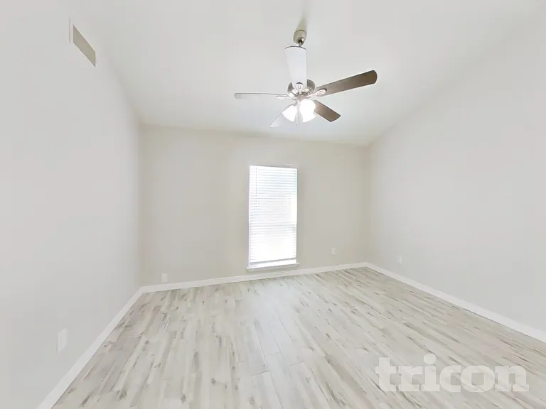13603 Lynnville Dr — Photo 10