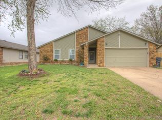 13975 S Oak Pl, Glenpool, OK 74033