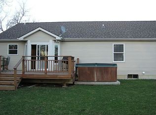 1743 Manse Rd, Waterford, MI 48328