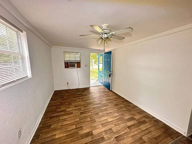 2401 Franklin St — Photo 16
