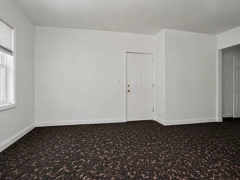 2 S New St #2 — Photo 4