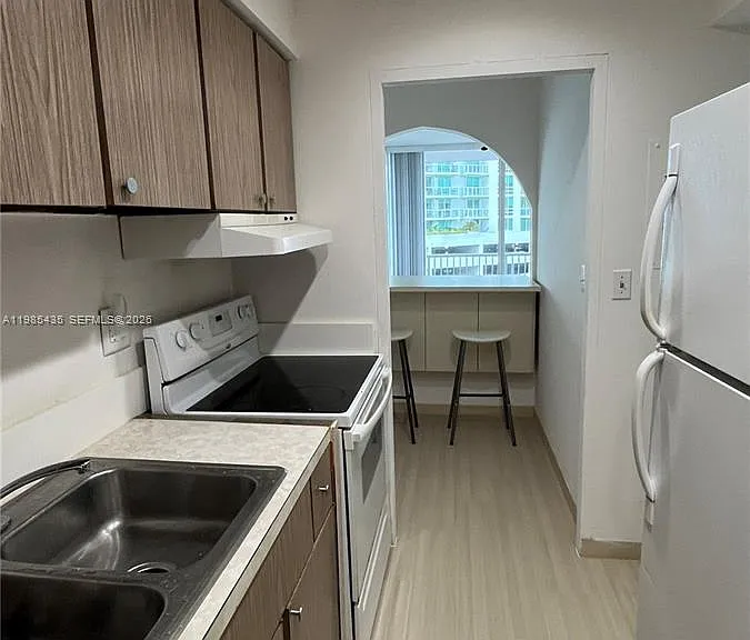 1408 Brickell Bay Dr #916 — Photo 9