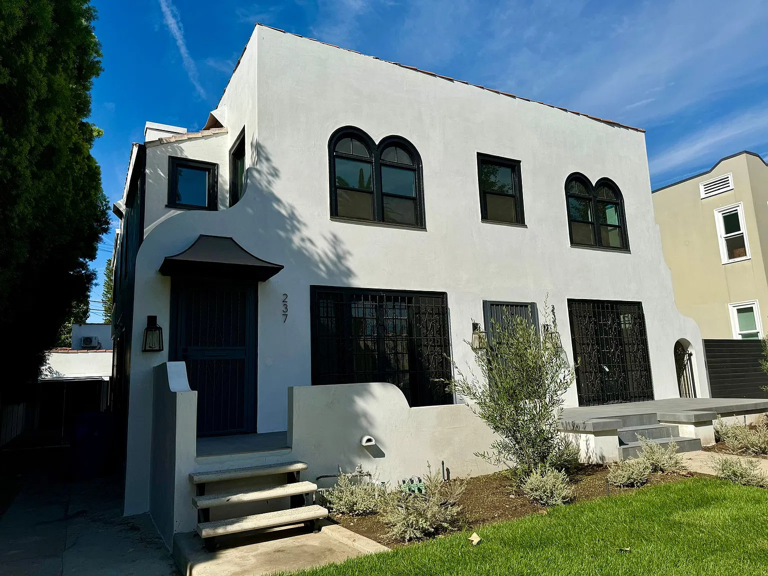 Centrally located on the Westside between Downtown and Century City — Photo 3