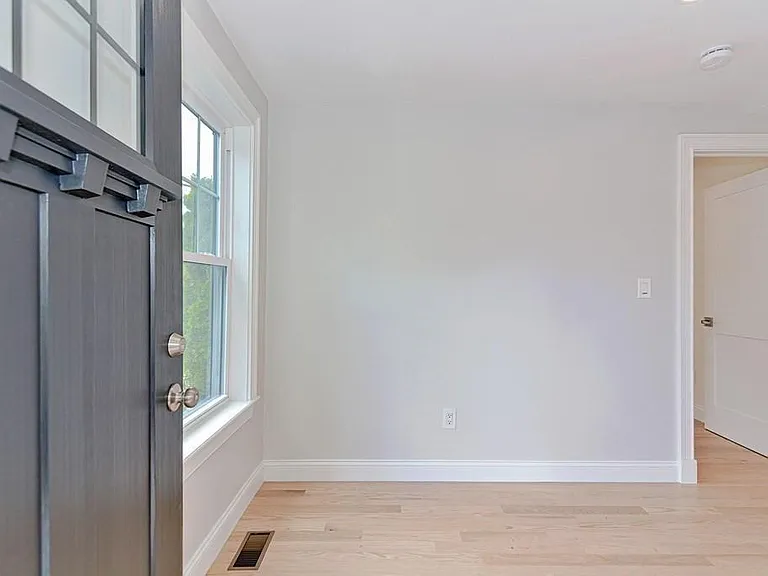 64 Crescent St #1 — Photo 31