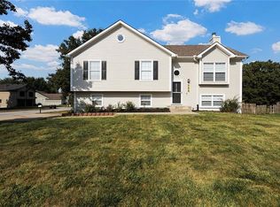 704 16th Ave S, Greenwood, MO 64034