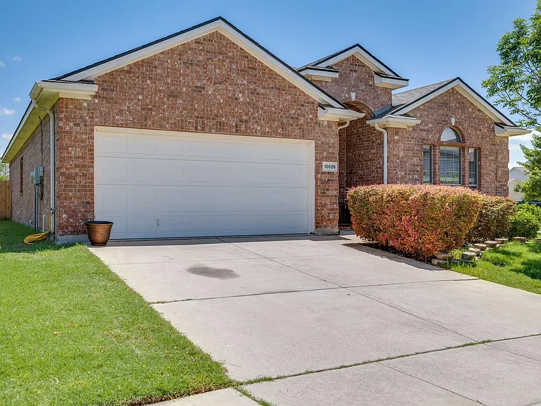 10826 Calderwood Ln — Photo 2