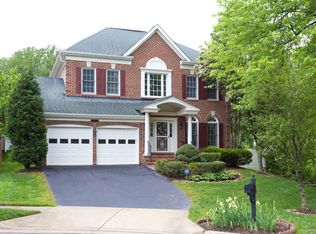 9800 Fox Rest Ln, Vienna, VA 22181