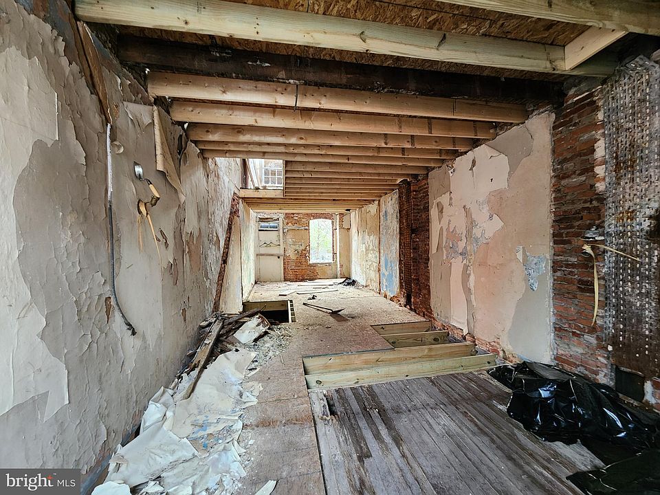 2nd image of 1719 N Durham St