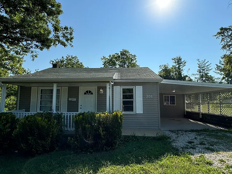 206 N Morgan St — Photo 1