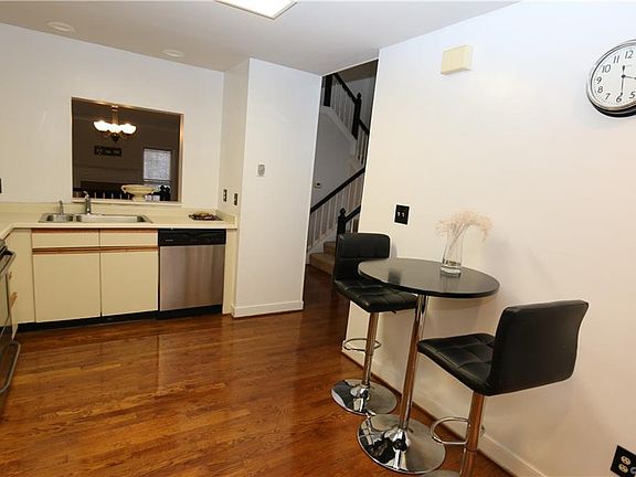 5th image of 1810 Buttonwood Dr #1