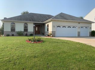 1909 Creekside Pl, West Bend, WI 53095