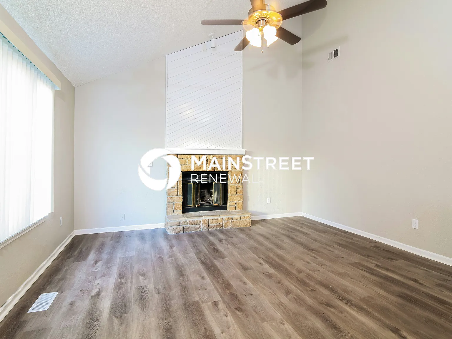 14501 Saint Andrews Dr — Photo 2