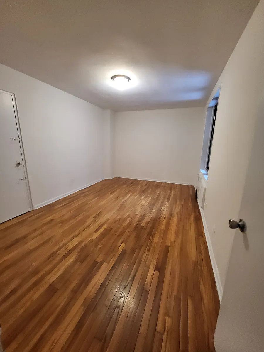 Building Photo - 2620 Ocean Pkwy #3
