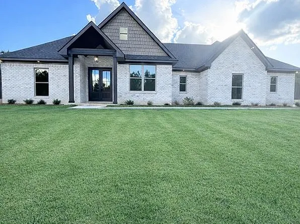 174 Hidden Lake Dr, Tallassee, AL 36078