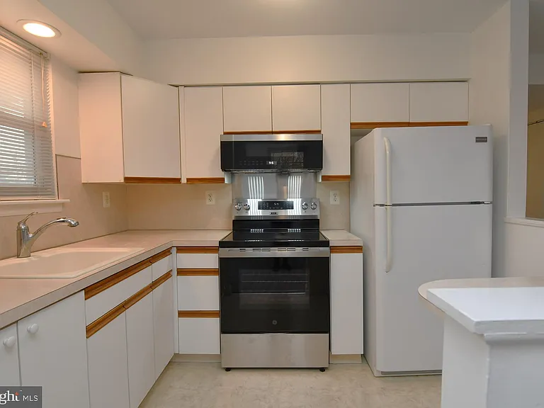 205B Cricklewood Cir — Photo 7