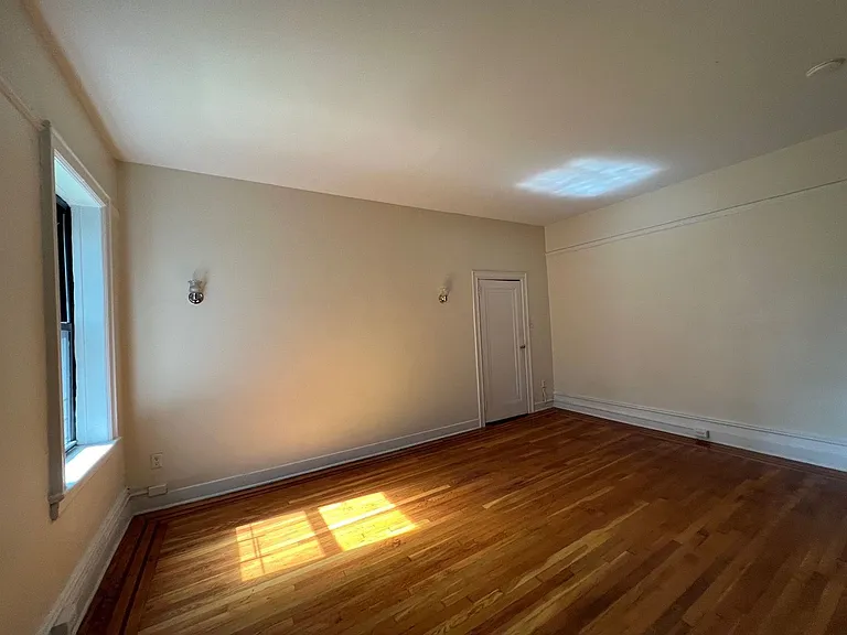 Sevilla Grande - Renovated Units at Journal Square Path — Photo 11