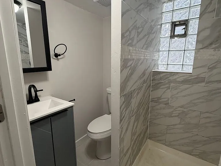 2228 S Sawyer Ave — Photo 5