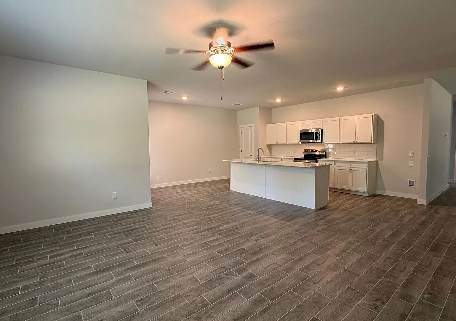 New Construction 4 Bedroom, 2 Bathroom on a 1.57 Acre Lot in the Ridge Creek Addition! — Photo 3