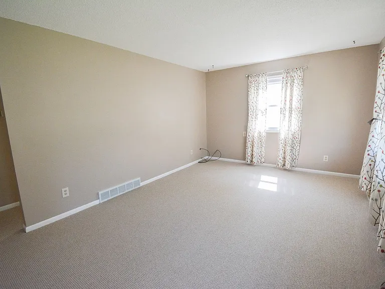 172 37th Ave NW — Photo 2