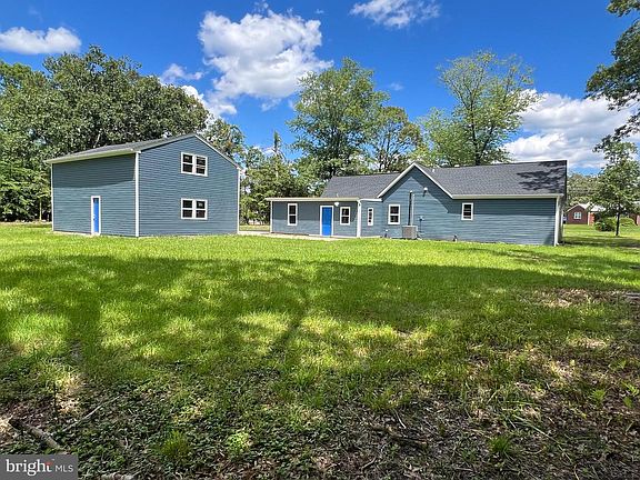 3rd image of 701 Farmington Rd W