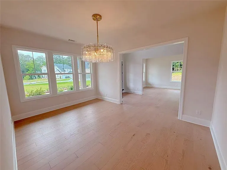 2450 Colliers Ln — Photo 9