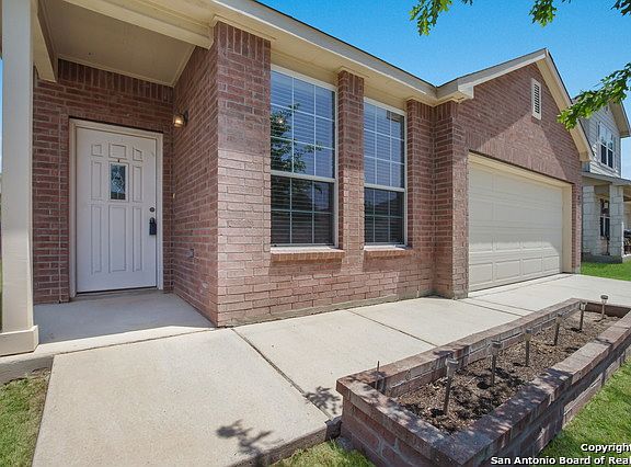 3rd image of 8126 Ashwood Pointe
