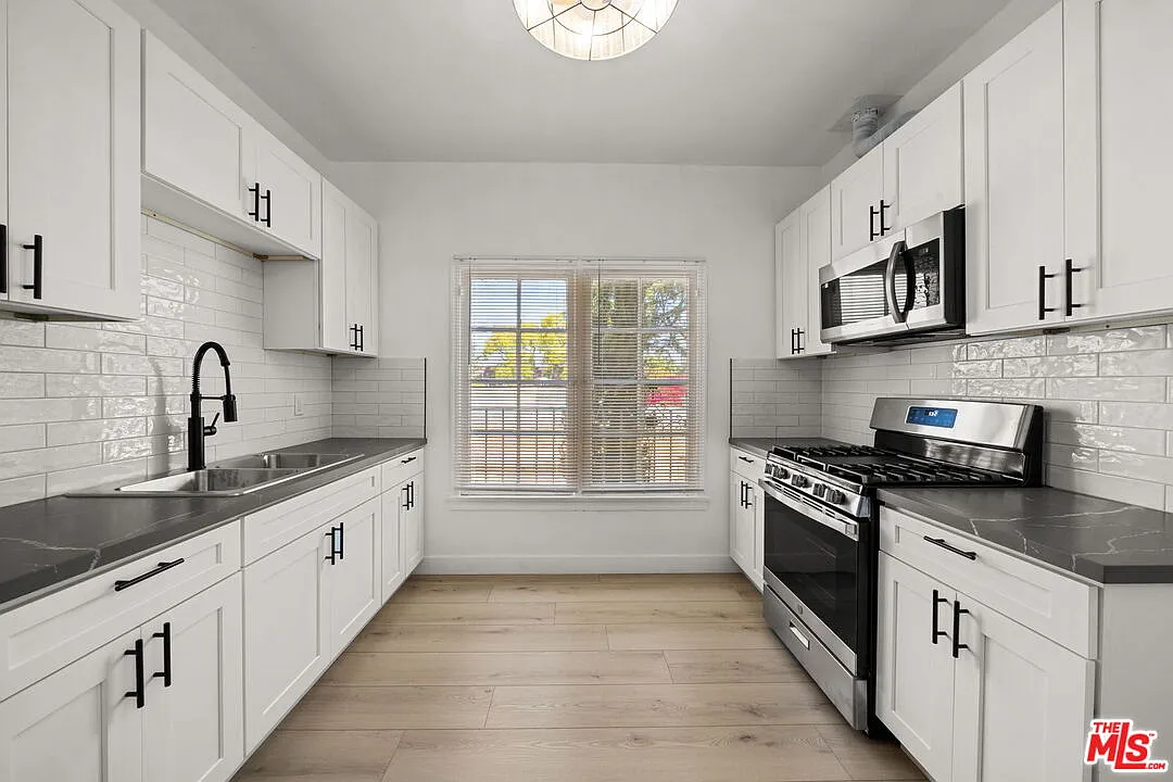 1 bed, 1.0 bath, 750 sqft, $2,099 — Photo 1