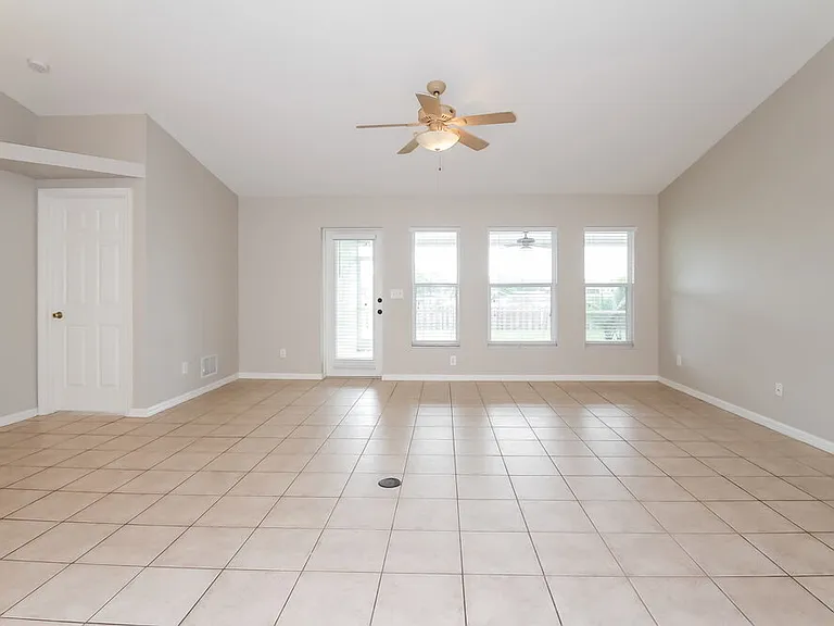 4213 Berkeley Dr — Photo 2