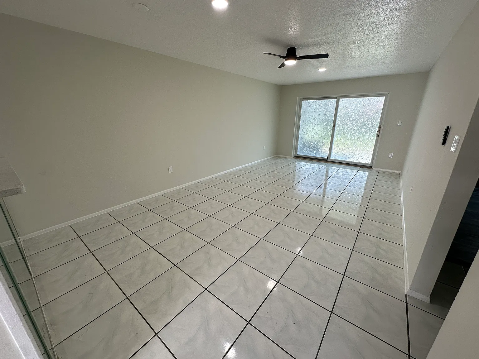 2 bed, 900 sqft, $1,595 — Photo 1