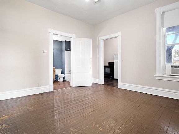 5th image of 4209 Iowa Ave #1