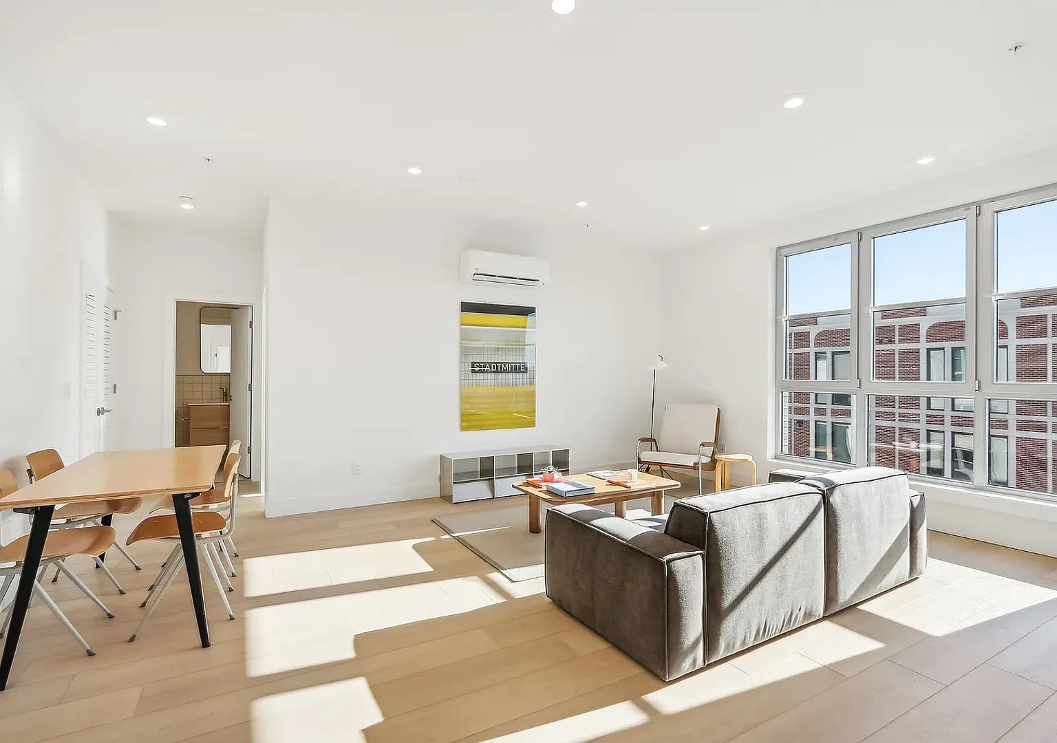 2406 Frankford Ave — Photo 2