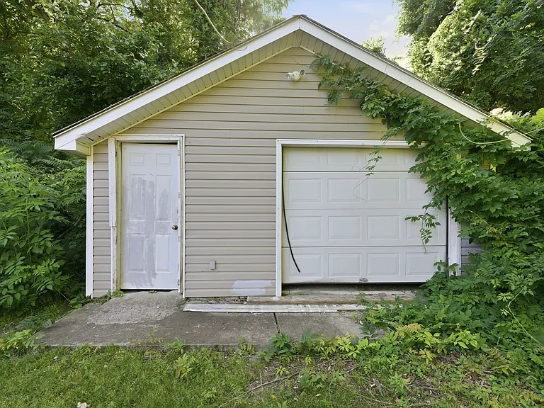 214 Markham St — Photo 18