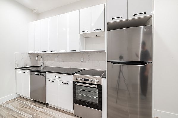 1st image of 240 Howard Ave APT 1R