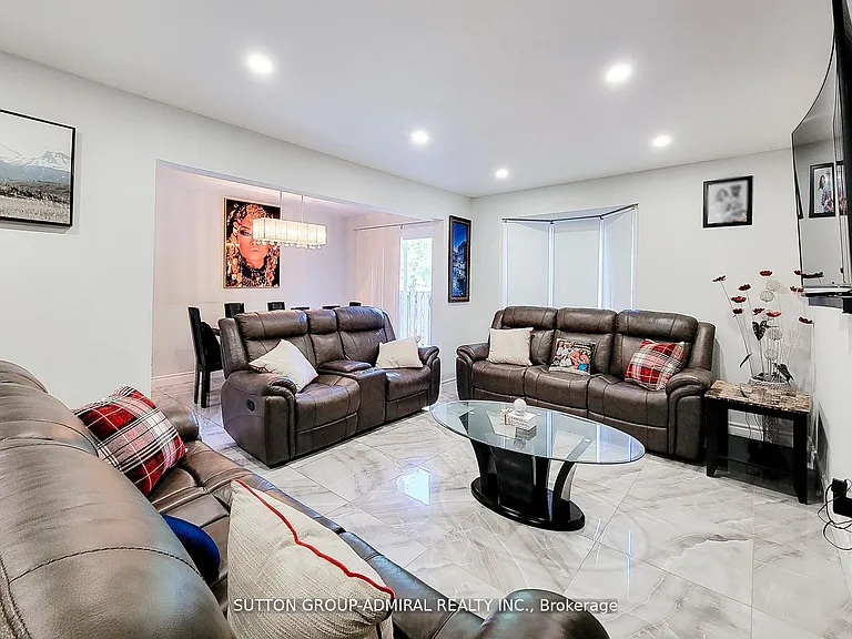 2 Royalwood Ct #52 — Photo 5