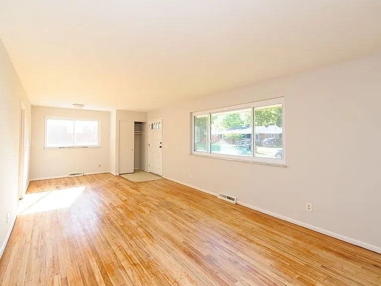 2656 Royal Glen Dr — Photo 7