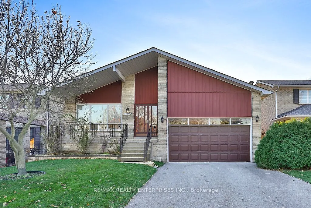 2288 Hensall St photo 1