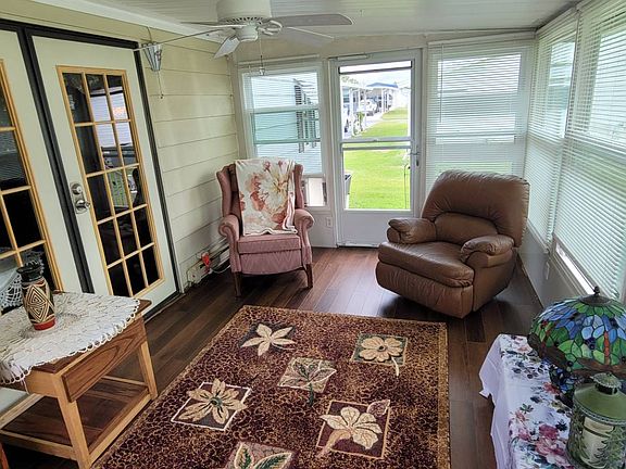 2nd image of 313 Lake Erie Dr