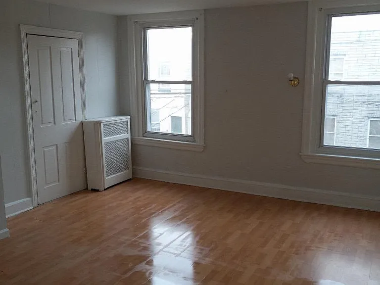 1011 W Ontario St — Photo 1