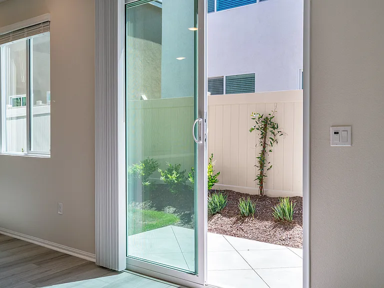 2074 Bergamot St — Photo 20