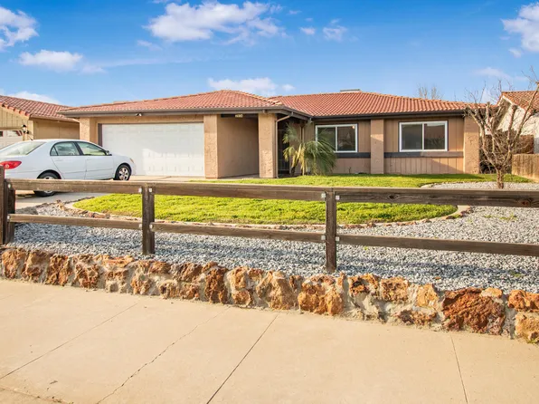 2804 E Magnolia Court, Visalia, CA 93292