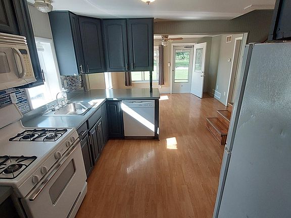 5th image of 928 E Pearl Ave