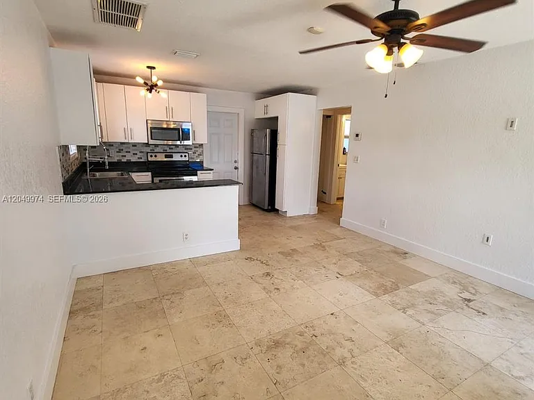 1200 NE 5th Ter #1 — Photo 4