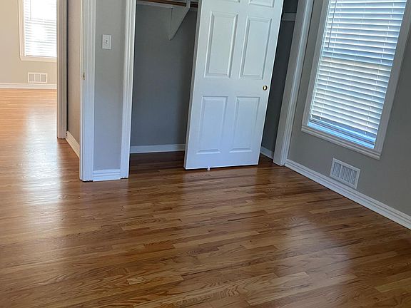 4th image of 8822 W 88th St