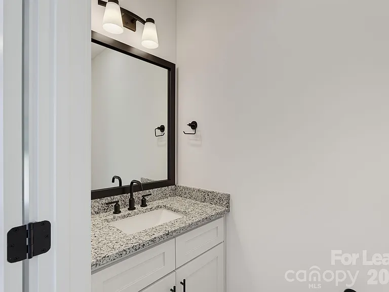104 Maple Ave NW #B — Photo 7