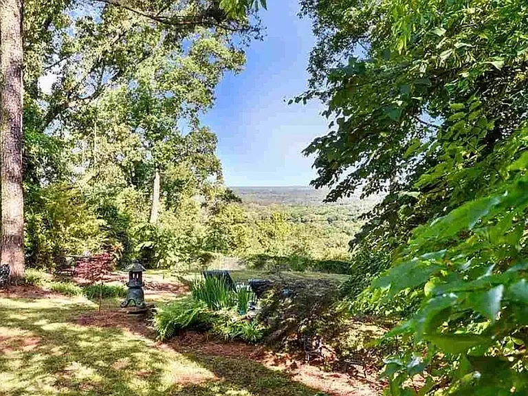 2567 Altadena Rd — Photo 2