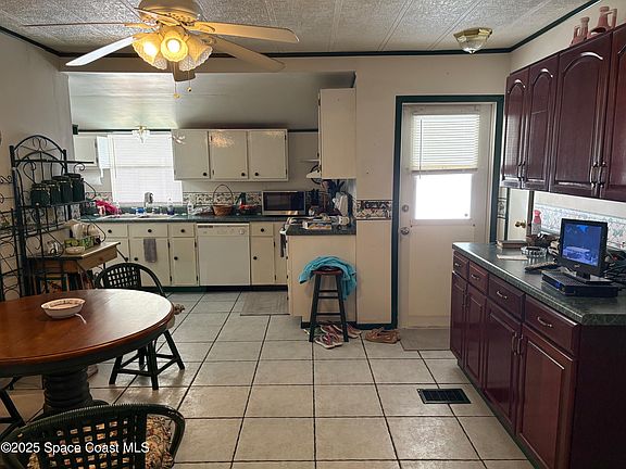 4th image of 2580 Highway A1a #3A