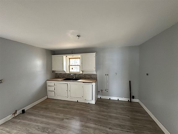 4th image of 2012 Beaver St